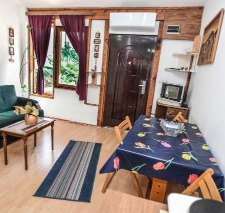 Backyard Apartment 奥赫里德 外观 照片