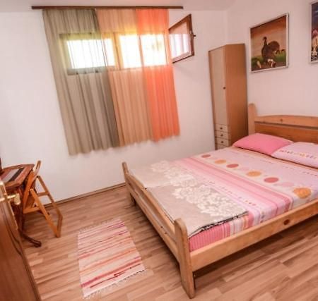 Backyard Apartment 奥赫里德 外观 照片