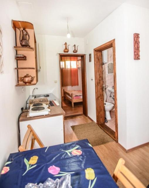 Backyard Apartment 奥赫里德 外观 照片