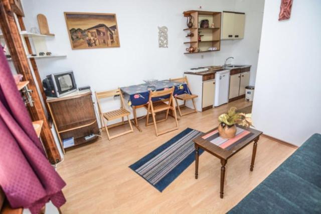 Backyard Apartment 奥赫里德 外观 照片