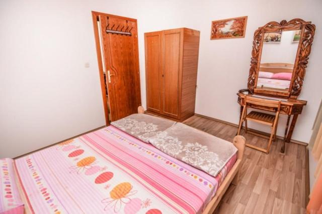 Backyard Apartment 奥赫里德 外观 照片